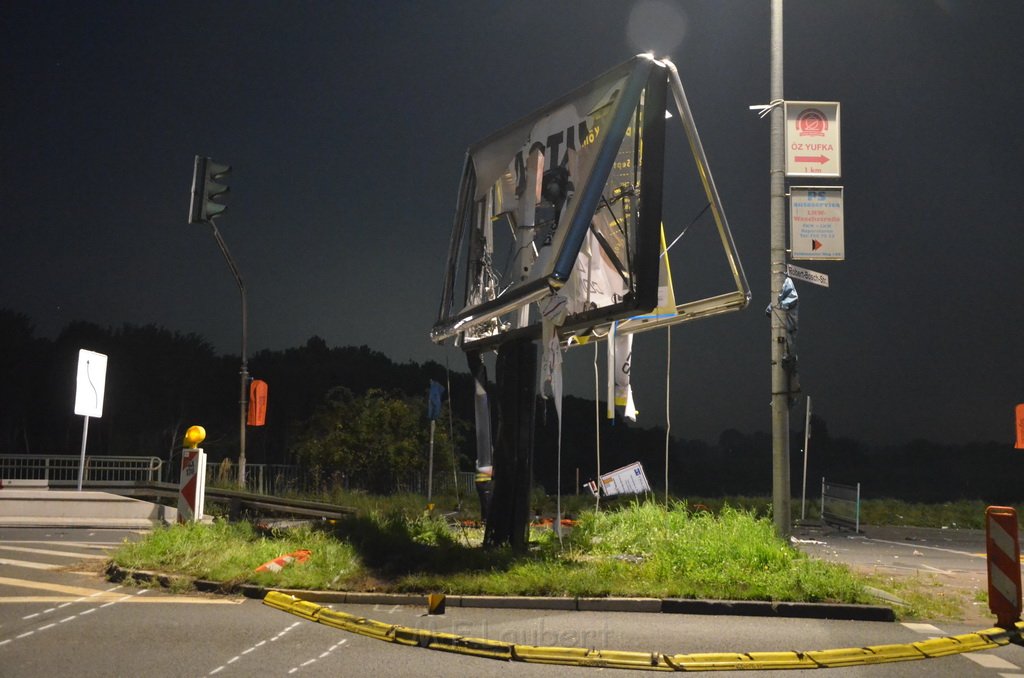 VU LKW umgestuerzt Feldkassel Industriestr Robert Boschstr P087.JPG